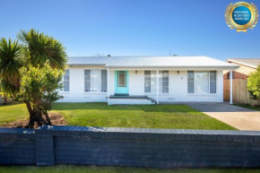 Breathe - Pet Friendly - 2 Mins Walk to Beach